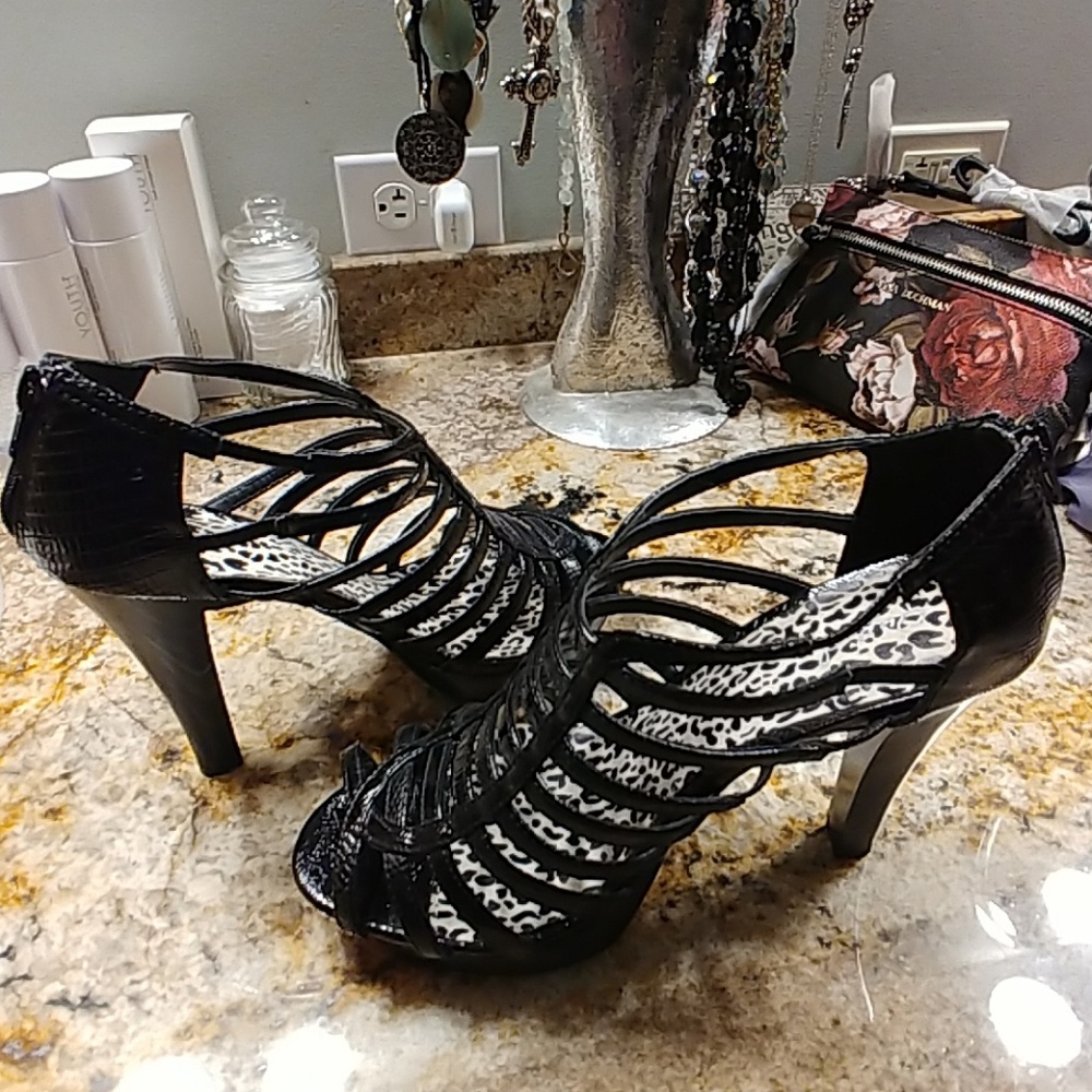 Qupid Black Cage High Heel Sandals US 8.5